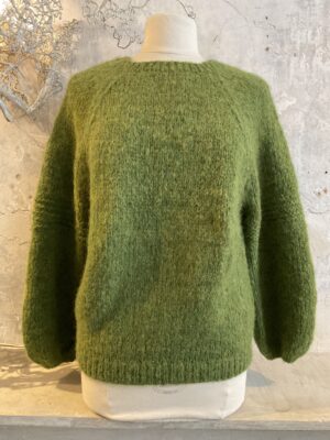 Grote maten mode Gent dames kledij en accessoires vrouwen. Handgebreide pull in groene hierba kleur met raglanmouwen van Inti knitwear. Super zachte groene wol baby alpaca