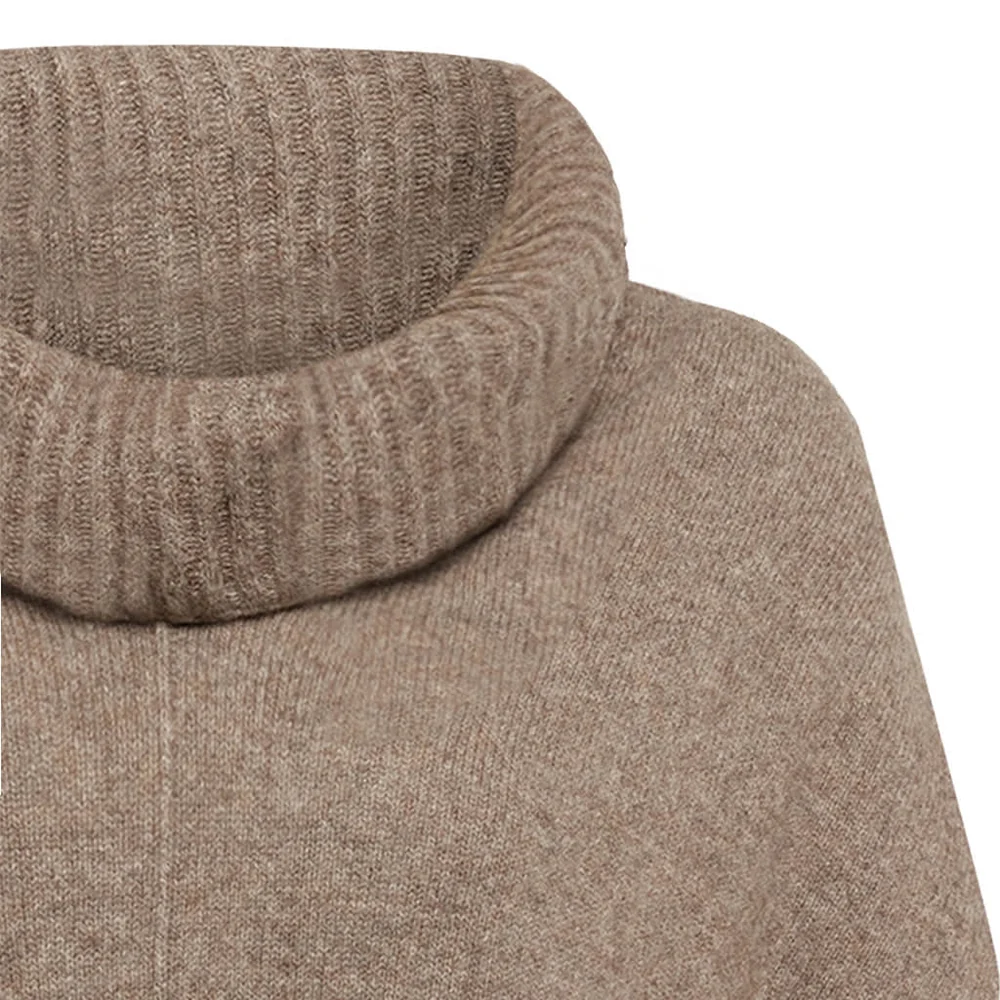 Kleurrijke, creatieve en unieke mode voor dames in Gent. Grote maten mode dames kledij en accessoires voor vrouwen met een maatje meer of minder. Debardeur Zo Bee in kleur walnut van Mansted. Pull met grote col en korte mouwen in zachte en warme yak wol.