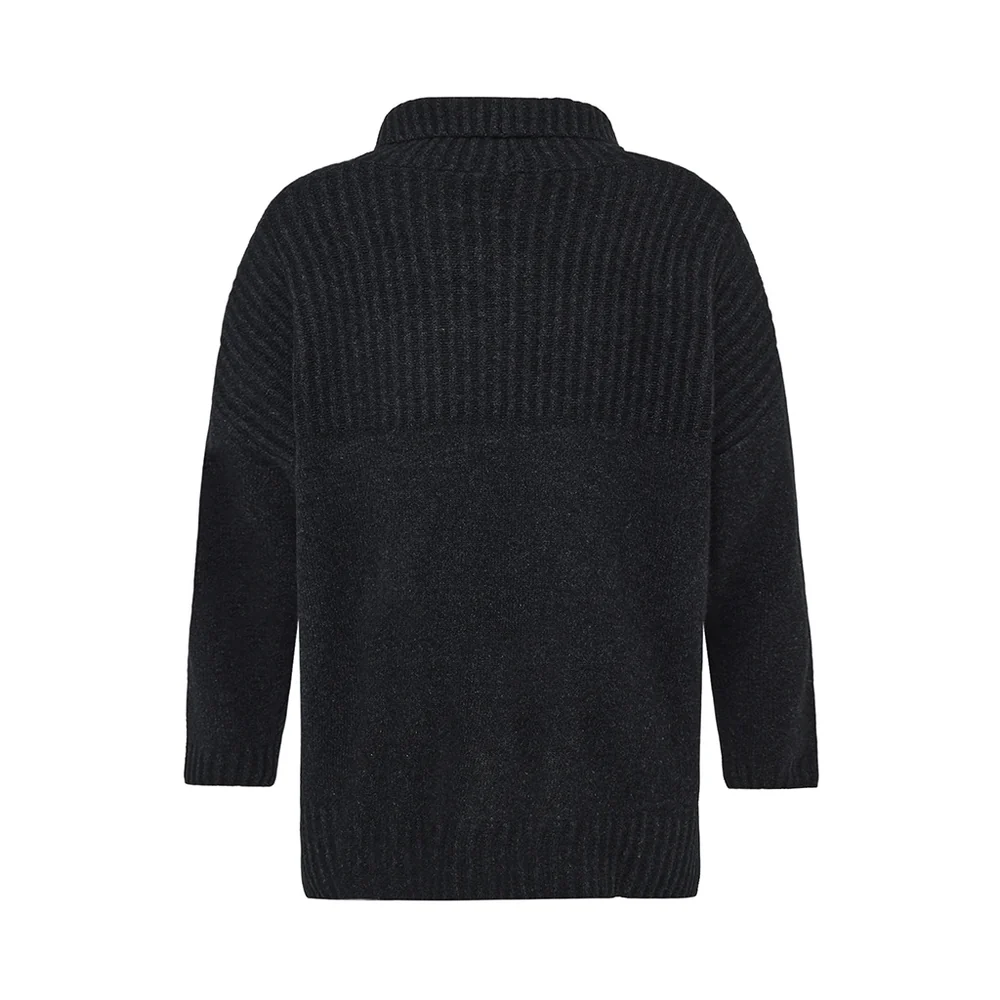 Donkergrijze pull Zaga in kleur dark charcoal van Mansted, vervaardigd uit 100% yak wol